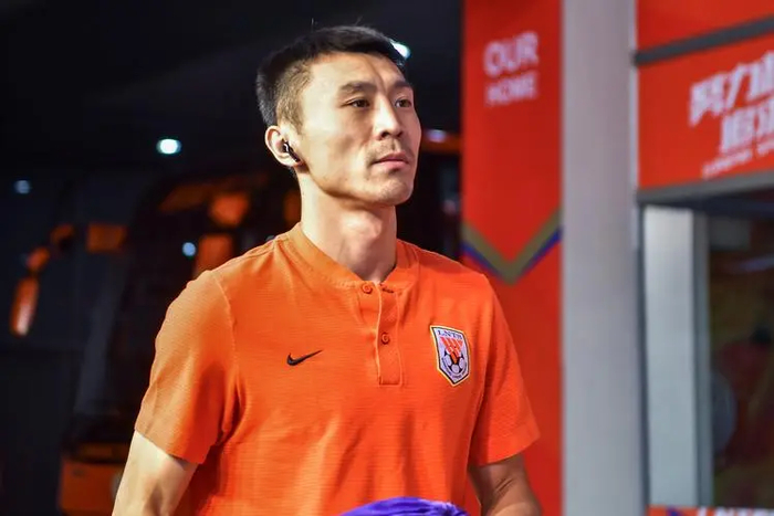 冲刺阶段那不勒斯调整名单以备中超，强势反弹环节打磨，质疑声仍在，控场能力受关注的简单介绍